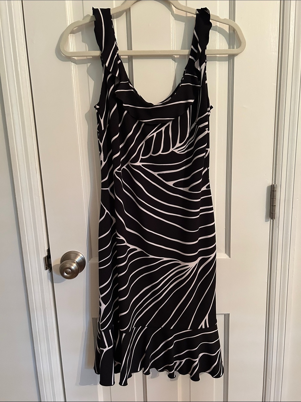 Smooth cool fabric Black and White Printed Midi Dress